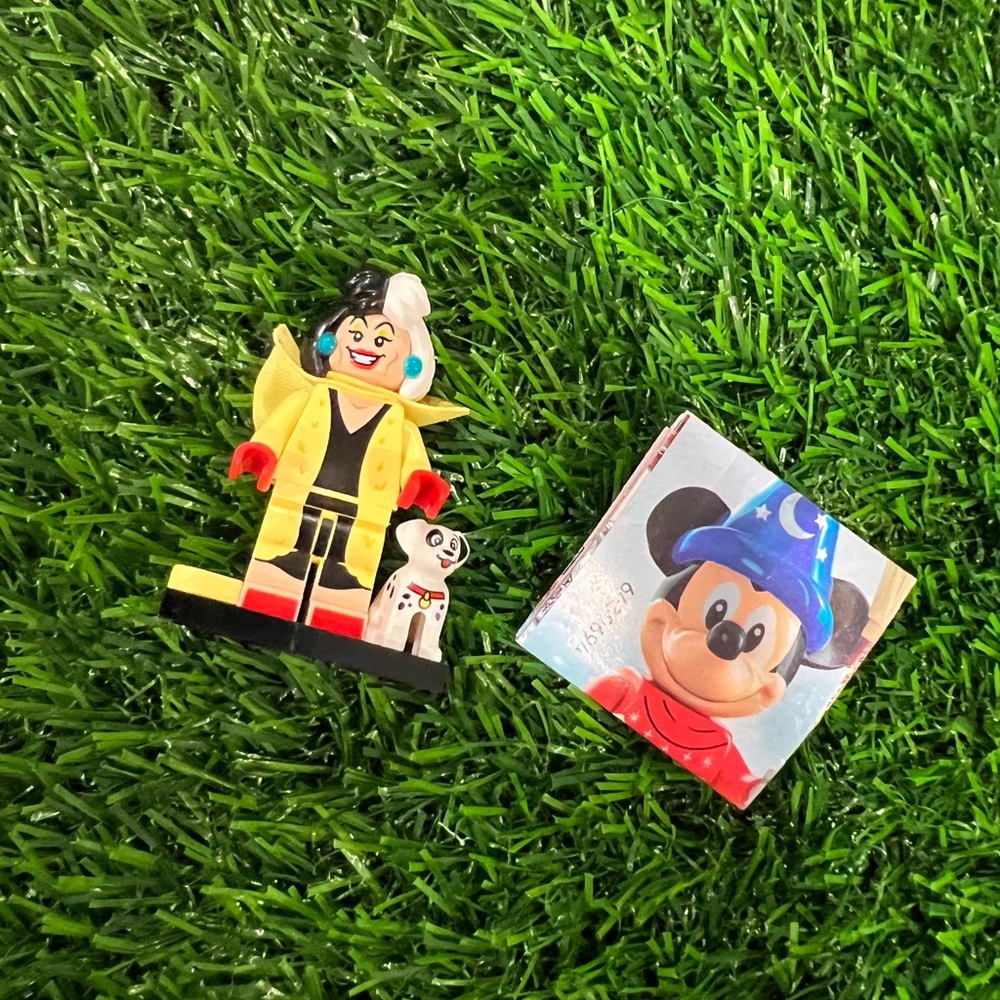 DISNEY 100 ‘CRUELLA DE VIL’ MINI LEGO FIGURE